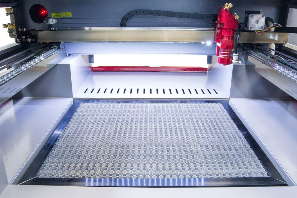 Utilisation d'une machine de découpe laser CO2 Considérations et réglementations environnementales