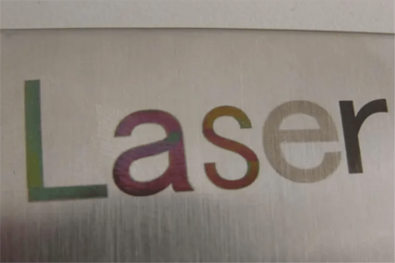 Máy khắc laser có thể được sử dụng để đánh dấu màu không?