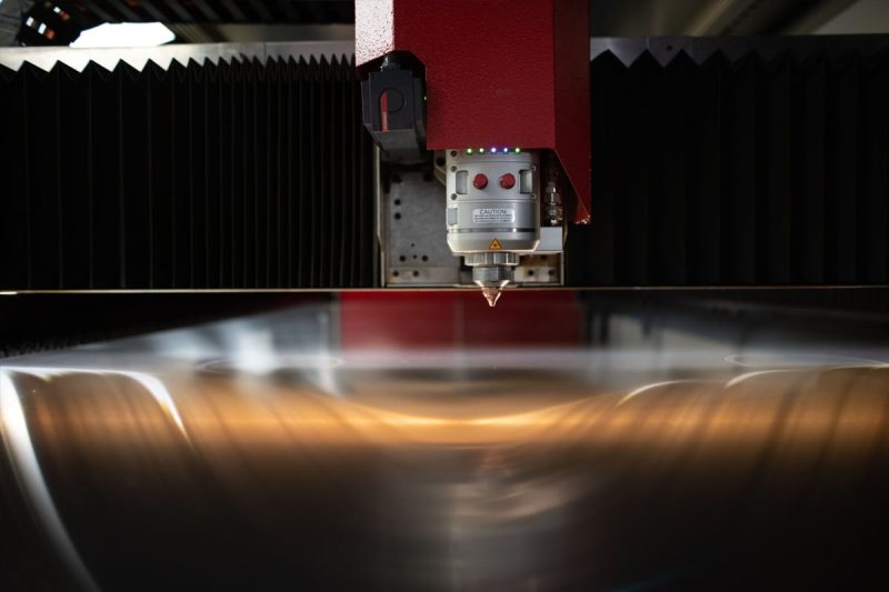 Comparison Between Fiber Laser Cutting and Plasma Cutting