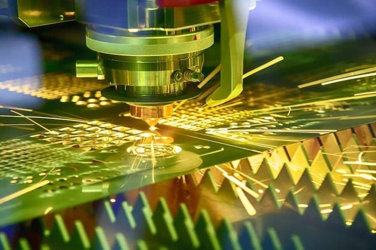 Komplexní průvodce laserovým řezáním: Typy, výhody a aplikace laserového generátoru