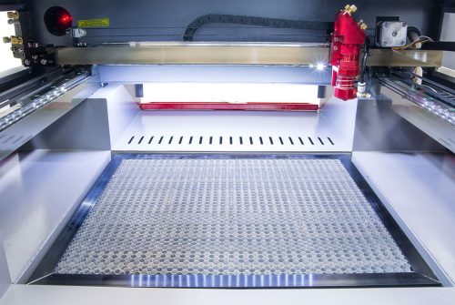 Operando uma máquina de corte a laser CO2 Considerações e regulamentações ambientais