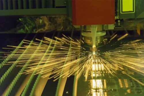 As 6 principais razões para usar o corte a laser na fabricação de chapas metálicas