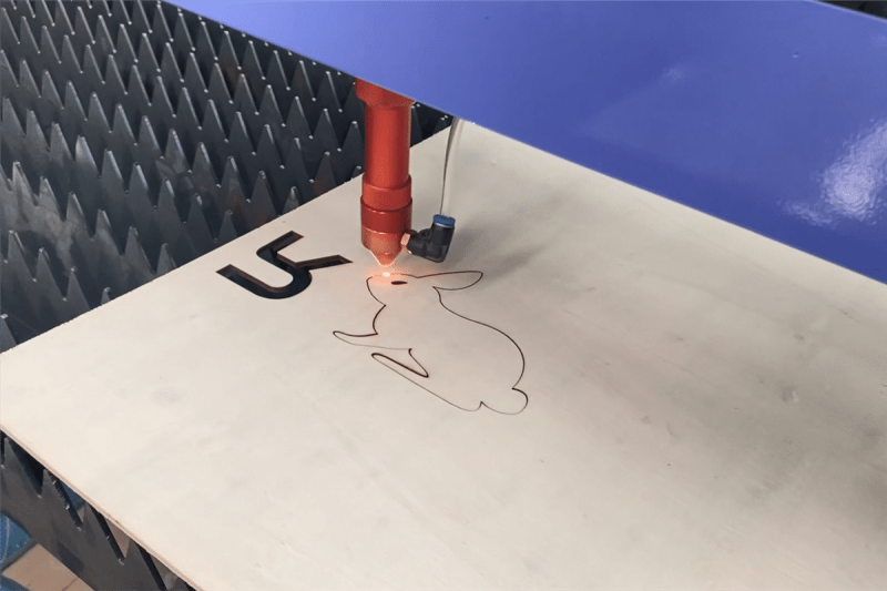 What should be paid attention to when using a CO2 laser cutting machine