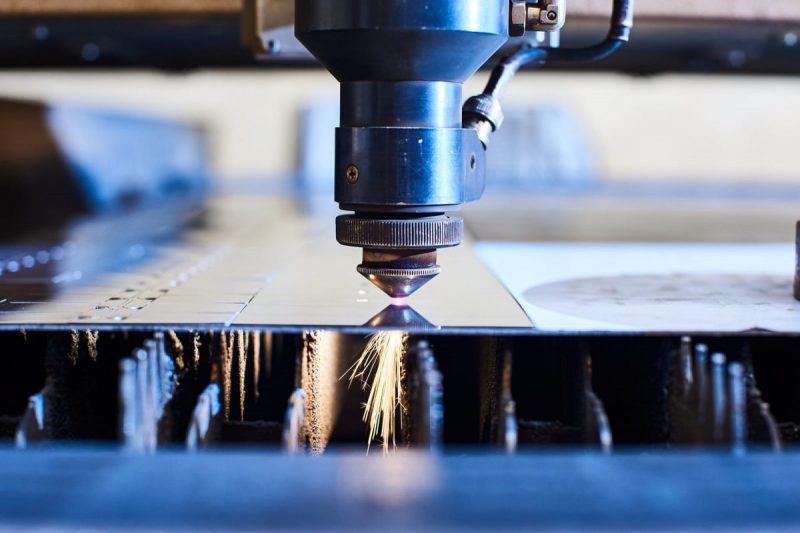What type of materials can the laser cutting machine cut
