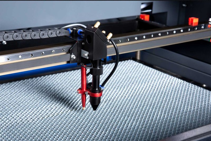 Princípio de funcionamento da máquina de corte a laser CO2